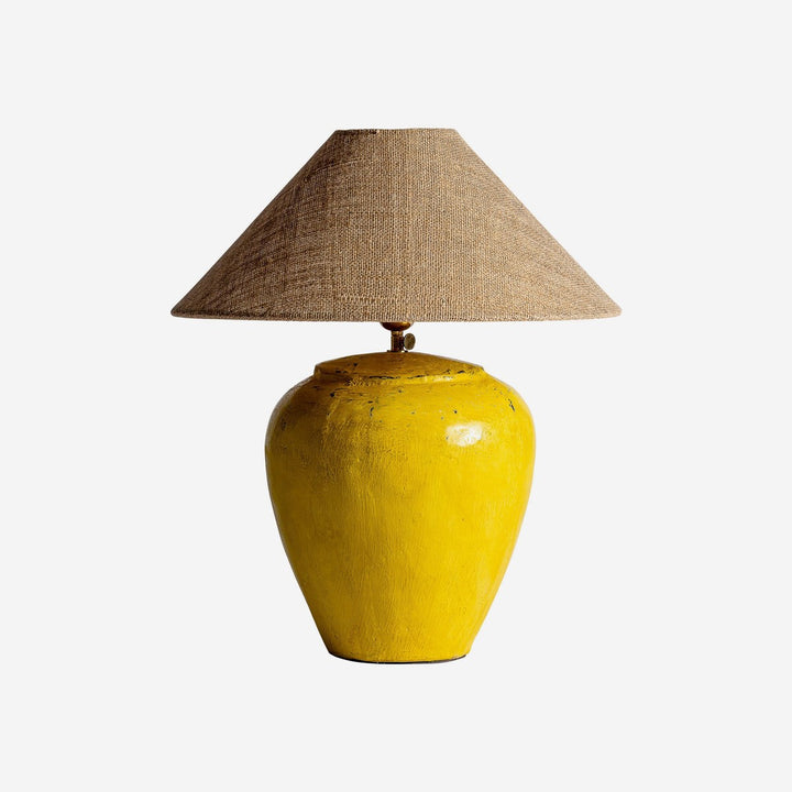 Lámpara de mesa de terracota y yute en color mostaza envejecido