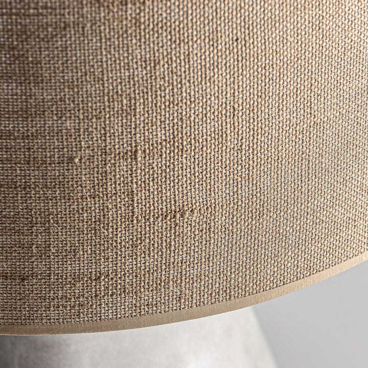 Lámpara de mesa de yute y terracota en color gris – detalle