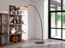 Lámpara de pie arqueada LED con aro dorado y acero negro en ambiente decorado