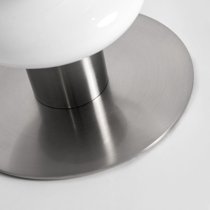 Lámpara de pie de cristal y hierro en color blanco – detalle