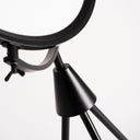 Lámpara de pie de hierro y acrílico en color negro – detalle