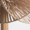 Lámpara de pie de madera de teca y ratán en color marrón claro natural – detalle