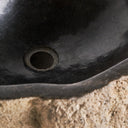 Lavabo de piedra en color marrón envejecido – detalle