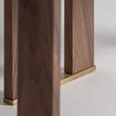 Librería de madera de olmo y chapa de nogal en color marrón – detalle