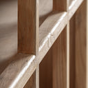 Librería modular de madera de olmo reciclado en color marrón claro – detalle