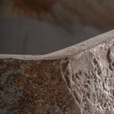 Macetero de hormigón y fibra de vidrio en color gris envejecido – detalle