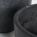 Macetero de terracota en color negro 55 x 40 cm (juego de 2) – detalle