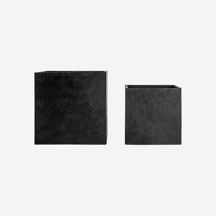 Macetero de terracota en color negro 70 x 66 cm (juego de 2)