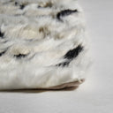 Manta de microfibra en color blanco 130 x 1 cm – detalle