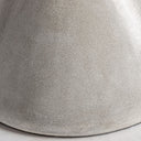Mesa alta de bar de cemento en color gris – detalle