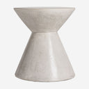 Mesa auxiliar de cemento en color gris de líneas contemporáneas