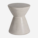 Mesa auxiliar de cemento en color gris de líneas contemporáneas – 48 x 48 x 57 cm