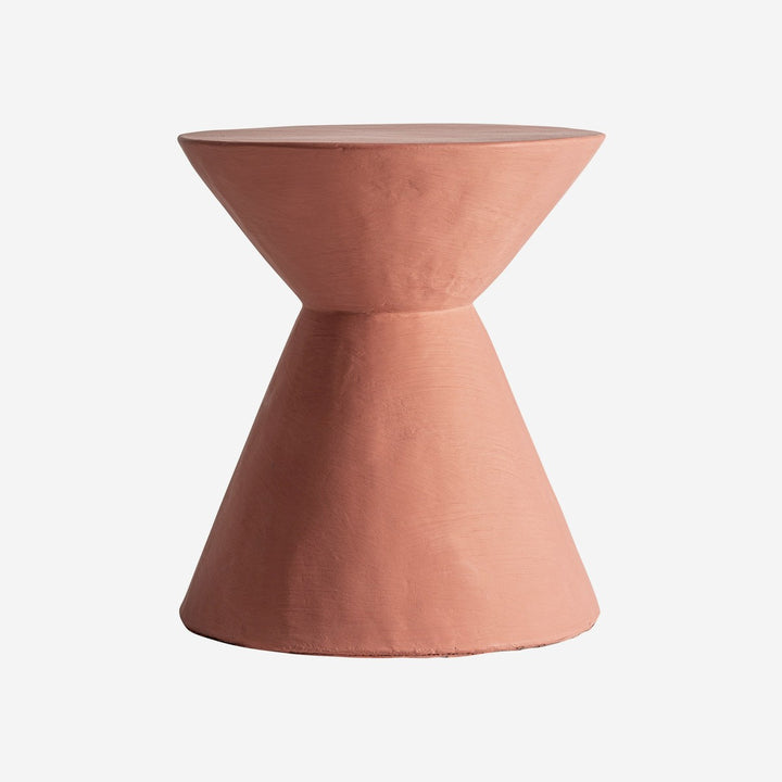 Mesa auxiliar de cemento en color terracota