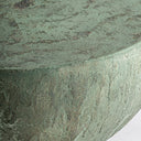 Mesa auxiliar de cemento en color verde – detalle