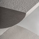 Mesa auxiliar de cemento y MDF en color blanco roto – detalle