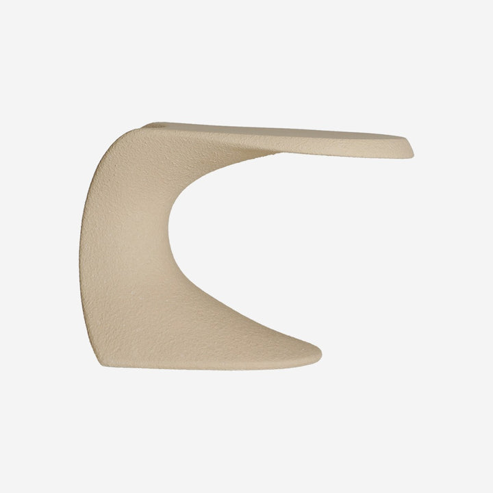 Mesa auxiliar de fibra de vidrio en color beige LATKY
