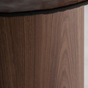 Mesa auxiliar de madera contrachapada y cristal en color marrón – detalle