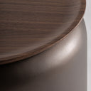 Mesa auxiliar de madera contrachapada y MDF en tonos marrones – detalle