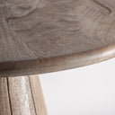 Mesa auxiliar de madera de mango en color marrón claro 60 x 65 cm – detalle
