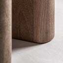 Mesa auxiliar de madera de mango y mármol en color marrón claro – detalle