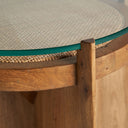 Mesa auxiliar de madera de mango y vidrio en color marrón – detalle