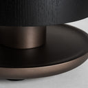 Mesa auxiliar de madera de roble y cerámica en color negro – detalle