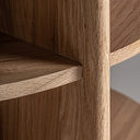 Mesa auxiliar de madera de roble y mármol en color marrón claro – detalle