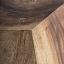 Mesa auxiliar de madera de suar en color marrón 28 x 40 cm – detalle