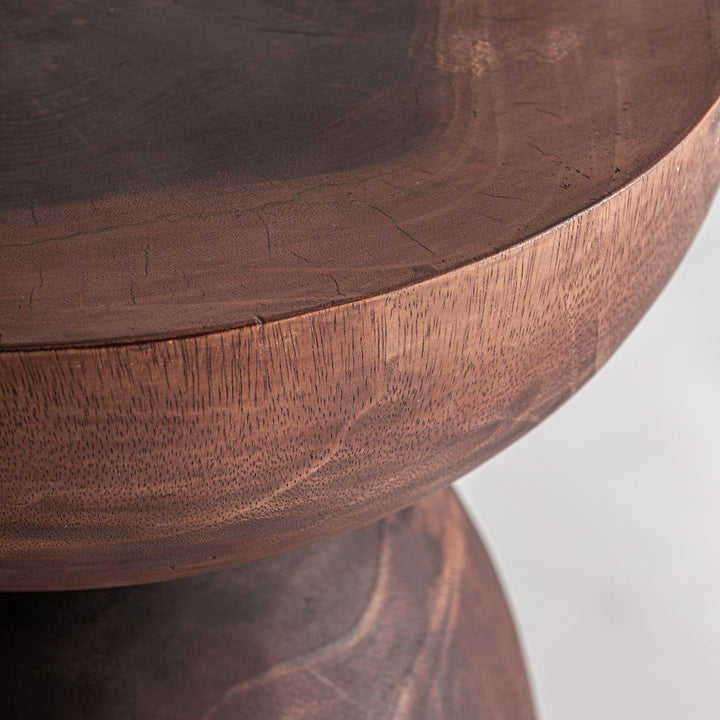 Mesa auxiliar de madera de suar en color marrón 35 x 60 cm – detalle