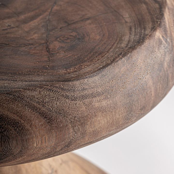 Mesa auxiliar de madera de suar en color marrón 40 x 47 cm – detalle