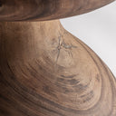 Mesa auxiliar de madera de suar en color marrón 40 x 47 cm – detalle