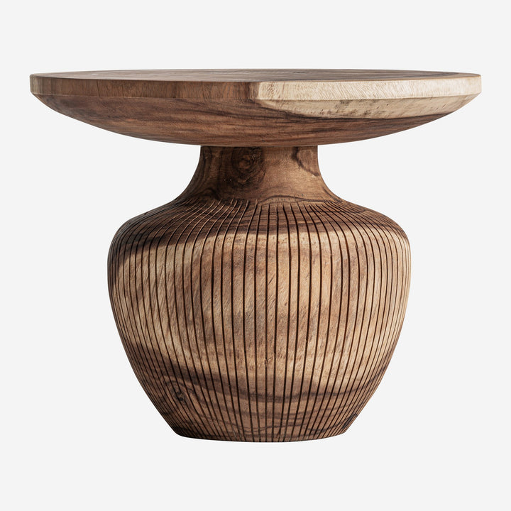 Mesa auxiliar de madera de suar en color marrón 59 x 47 cm