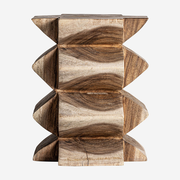 Mesa auxiliar de madera de suar en color marrón de aire étnico 40 x 50 cm