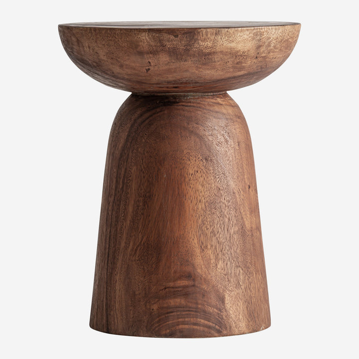 Mesa auxiliar de madera de suar en color marrón de líneas contemporáneas 40 x 50 cm