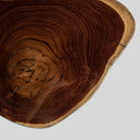 Mesa auxiliar de madera de suar en color marrón natural 38 x 63 cm – detalle