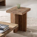 Mesa auxiliar de madera de teca reciclada en color marrón natural 40 x 50 cm – detalle