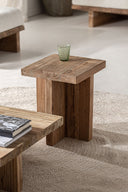 Mesa auxiliar de madera de teca reciclada en color marrón natural 40 x 50 cm – detalle