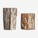 Mesa auxiliar de madera petrificada en color marrón envejecido