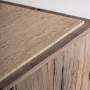 Mesa auxiliar de madera recuperada y travertino en color marrón envejecido – detalle