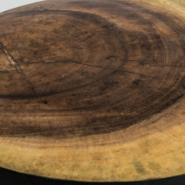 Mesa auxiliar de madera tropical en color negro envejecido – detalle