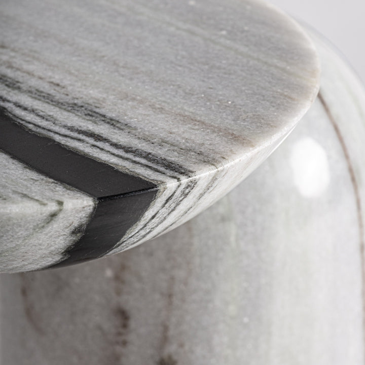 Mesa auxiliar de mármol en color blanco – detalle