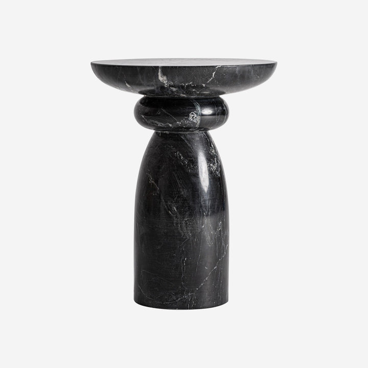 Mesa auxiliar de mármol en color negro
