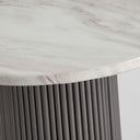 Mesa auxiliar de mármol sintético y acero en color blanco – detalle