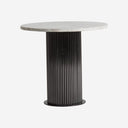 Mesa auxiliar de mármol sintético y acero en color blanco