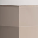 Mesa auxiliar de MDF en color crema – detalle