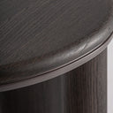 Mesa auxiliar de MDF y madera contrachapada en color marrón – detalle