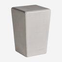 Mesa auxiliar de piedra en color blanco