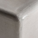 Mesa auxiliar de piedra en color blanco – detalle