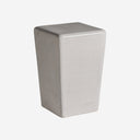 Mesa auxiliar de piedra en color blanco
