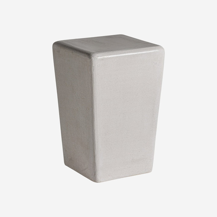 Mesa auxiliar de piedra en color blanco